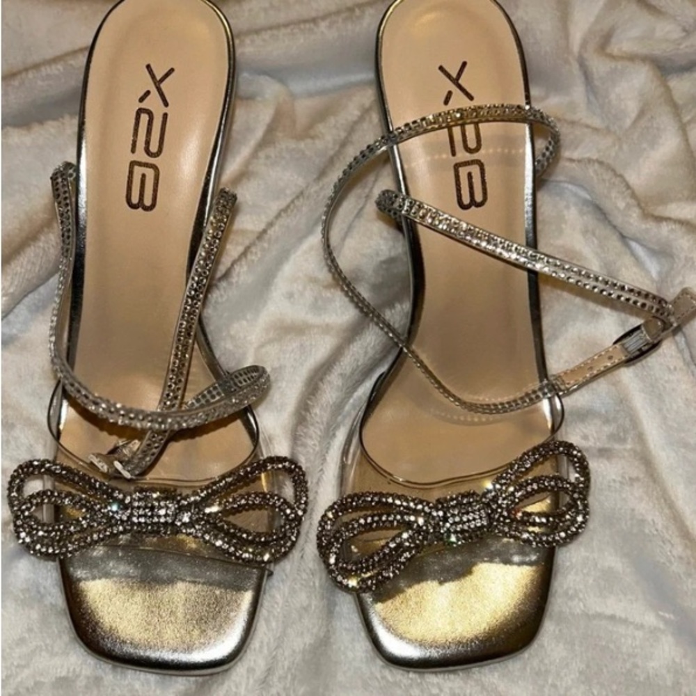 X2 Shimmering Silver Bow Heels